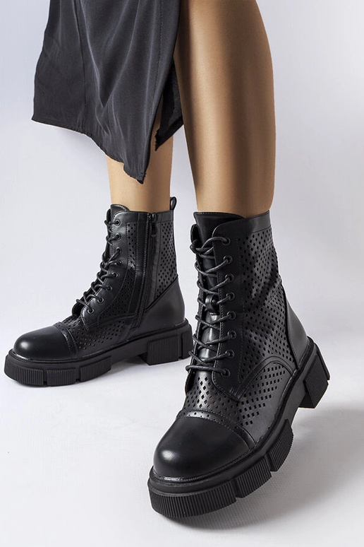 Mustad ažuursed poolsaapad Corpus