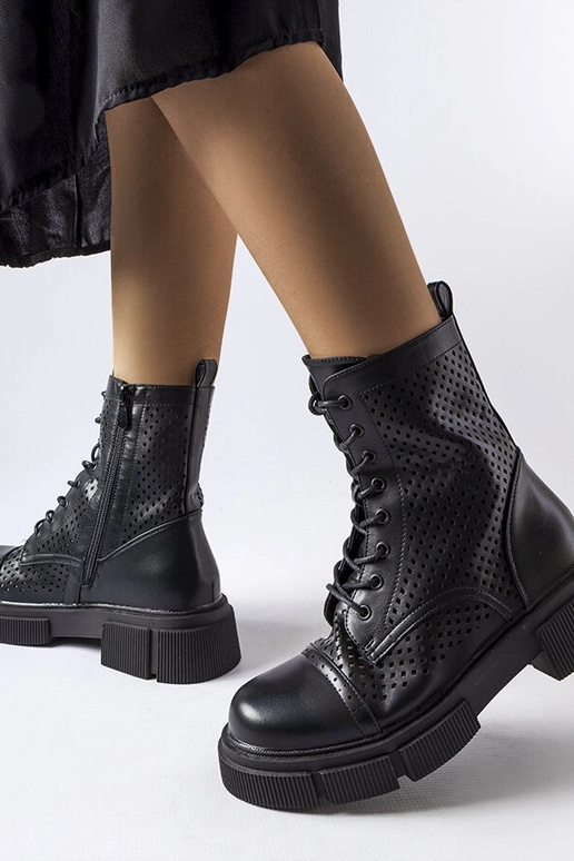 Mustad ažuursed poolsaapad Corpus