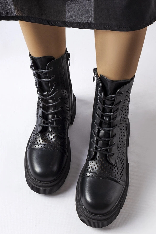 Mustad ažuursed poolsaapad Corpus