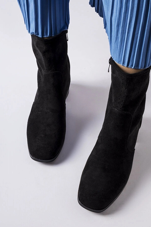 Mustad saapad perforeritud varruka,...