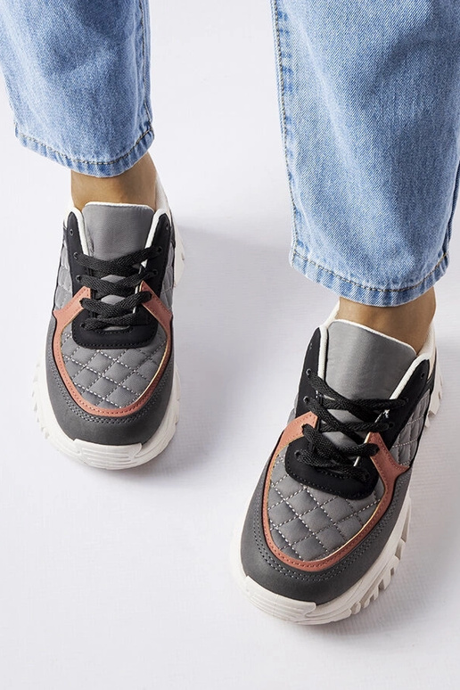 Hallid värviliste vahetükkidega... Hallid värviliste vahetükkidega...