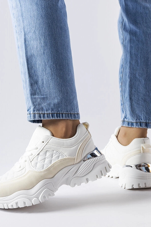 Valged sportkingad hõbedase...