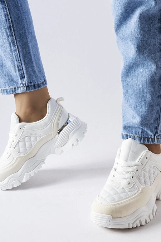 Valged sportkingad hõbedase...