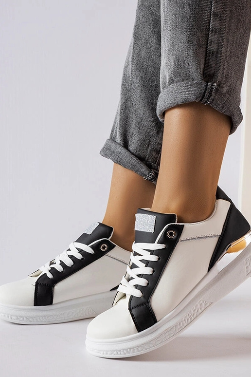 Mustvalged hõbedase aktsendiga Palais...