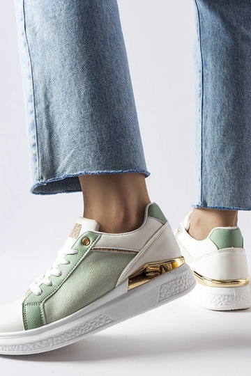 Valged ja rohelised kingad... 2