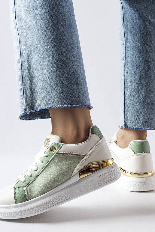 Valged ja rohelised kingad kuldse... Valged ja rohelised kingad kuldse...