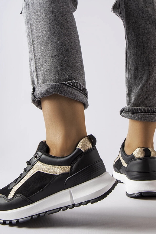 Mustad tossud sädeleva kaunistusega...