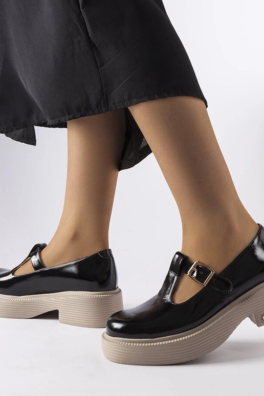 Mustad lakitud poolsaapad, „Karino"