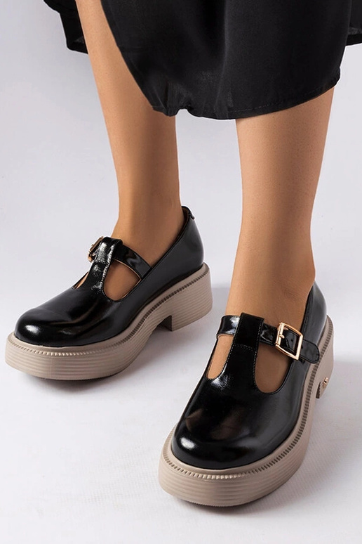 Mustad lakitud poolsaapad, „Karino"