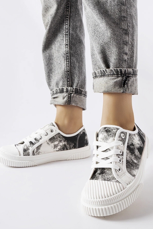 Black Clavet pleekinud tossud