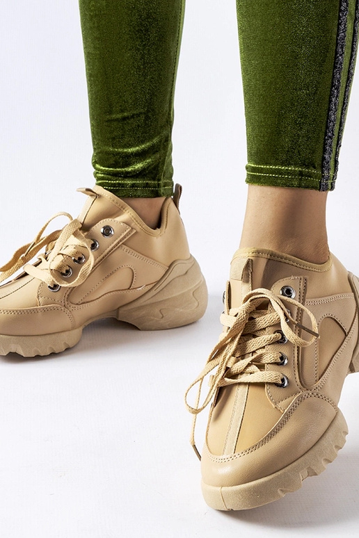 Tumedalt beezid spordijalatsid...