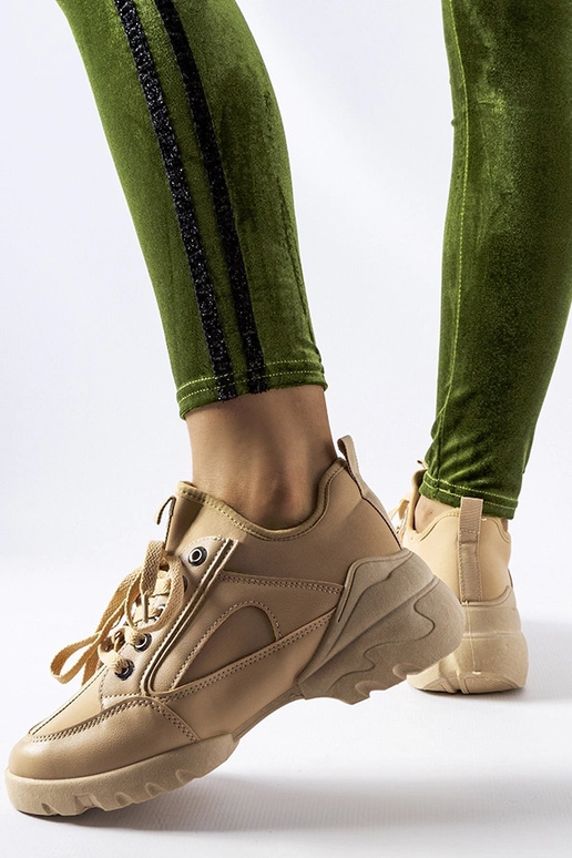 Tumedalt beezid spordijalatsid...