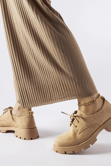 Pruunid poolsaapad... 2