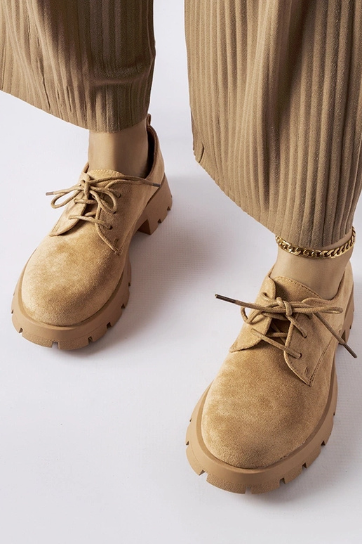 Pruunid poolsaapad massiivse tallaga,...