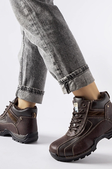 Pruunid poiste soojustatud...