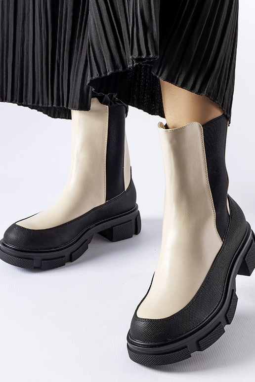 Beežid ja mustad Faisali poolsaapad