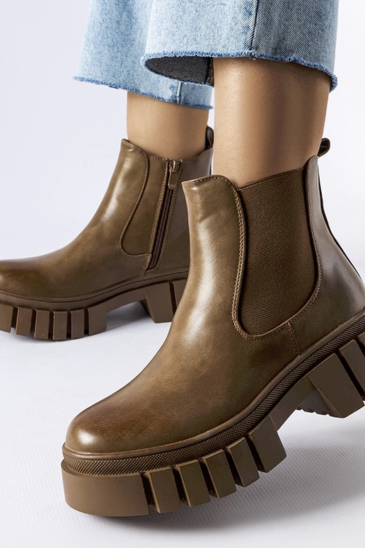 Pruunid platvormiga poolsaapad...