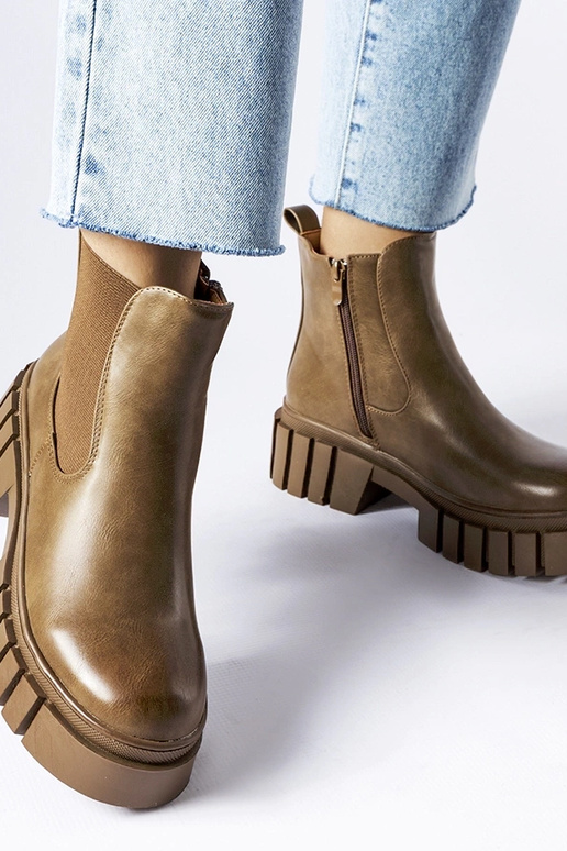 Pruunid platvormiga poolsaapad...