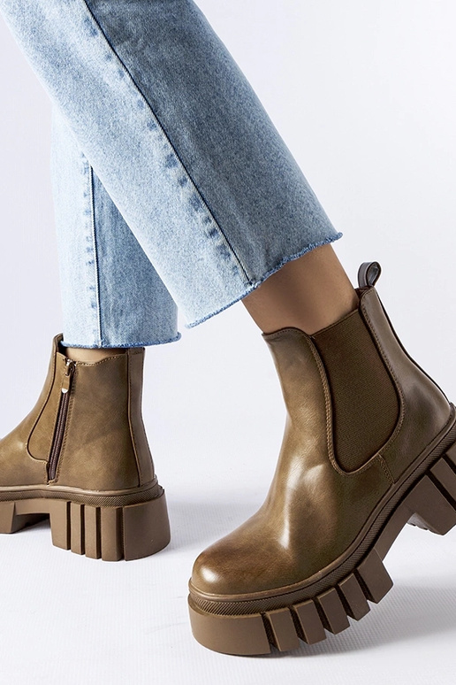 Pruunid platvormiga poolsaapad...