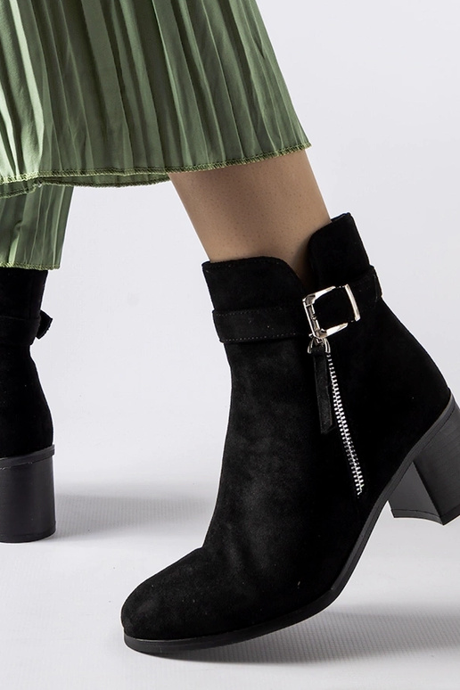 Mustad poolsaapad madala kontsaga Bédard