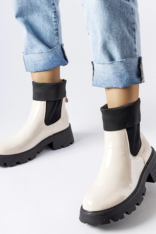 Breolungi beežid libisevad töösaapad