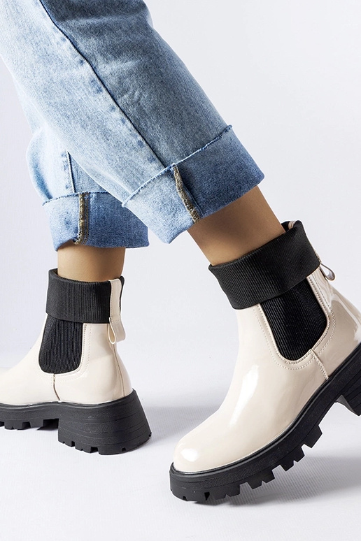 Breolungi beežid libisevad töösaapad