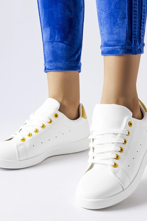 Valged tossud kollaste aktsentidega... Valged tossud kollaste aktsentidega...