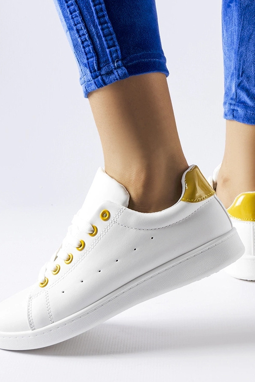 Valged tossud kollaste aktsentidega... Valged tossud kollaste aktsentidega...