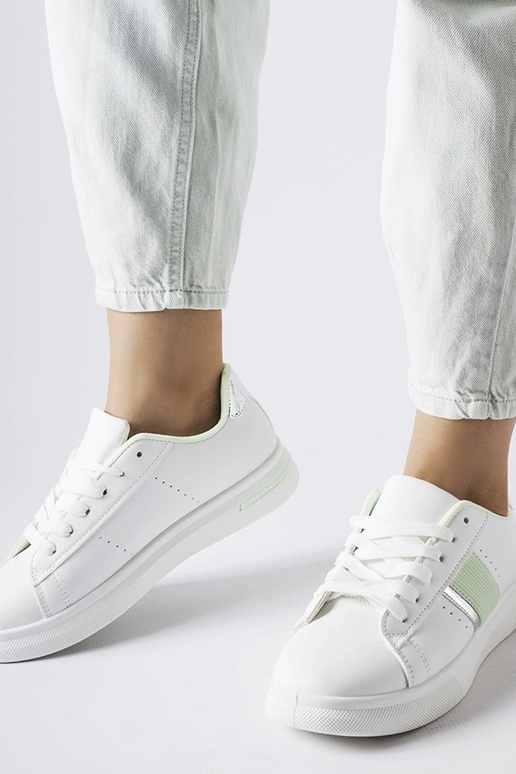 Valged spordijalatsid piparmündi... Valged spordijalatsid piparmündi...