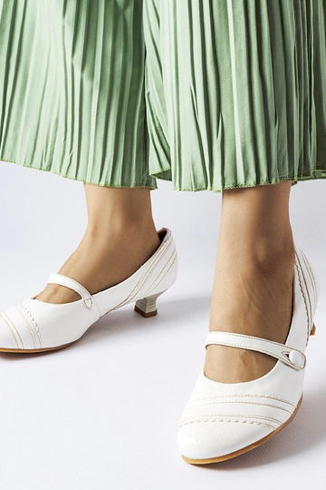 Valged madala kontsaga...