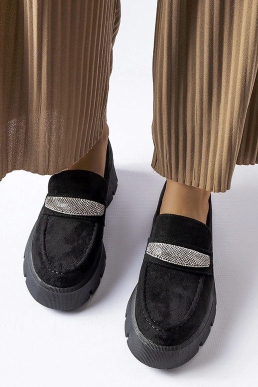 Mustad mokassiinid massiivse tallaga...