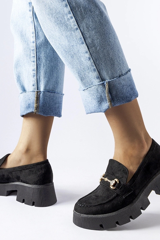 Mustad pätsid pandla ja kividega Gaiola