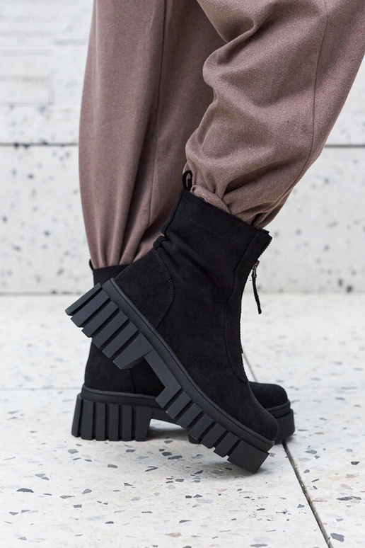 Mustad isoleeritud naiste poolsaapad...