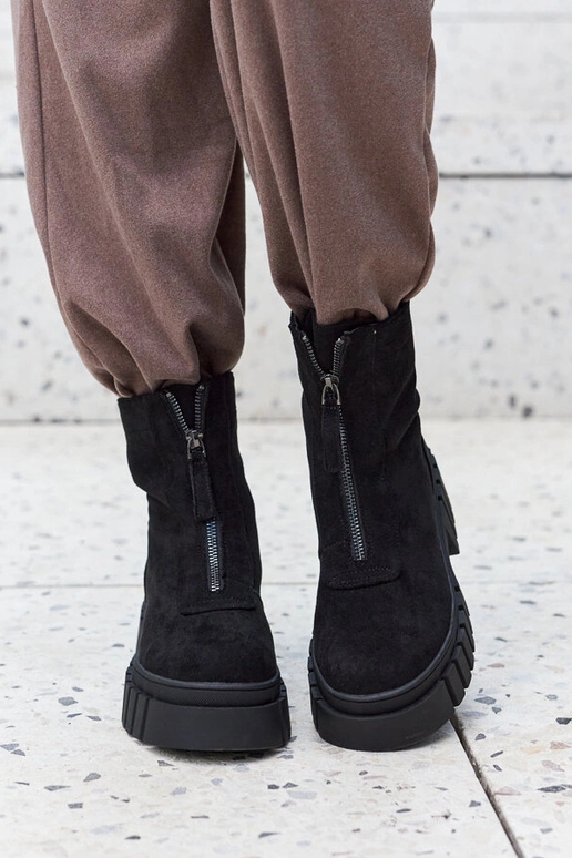 Mustad isoleeritud naiste poolsaapad...