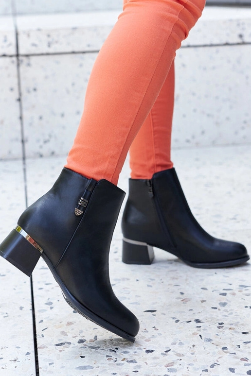 Mustad öko-nahast poolsaapad...