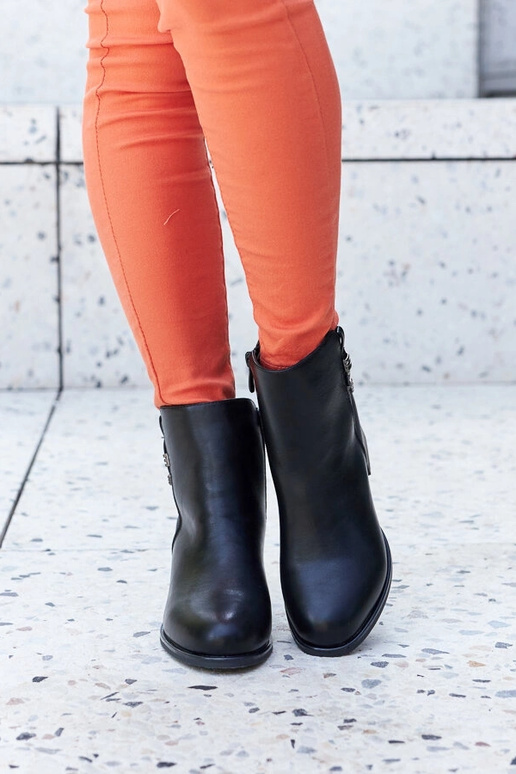 Mustad öko-nahast poolsaapad...