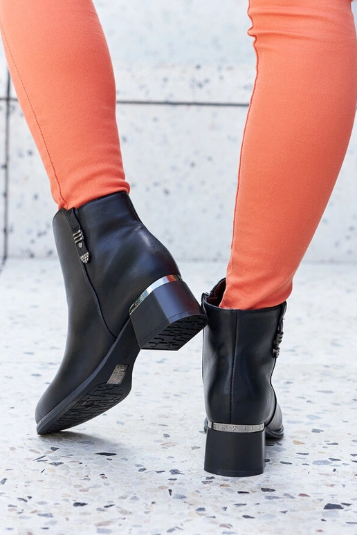 Mustad öko-nahast poolsaapad...