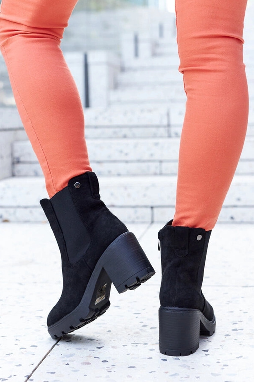 Mustad isoleeritud kunstnahast saapad...