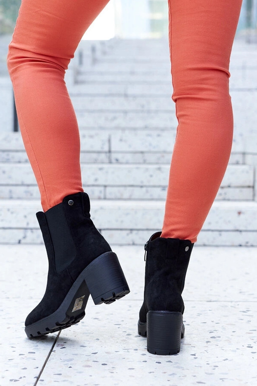 Mustad isoleeritud kunstnahast saapad...