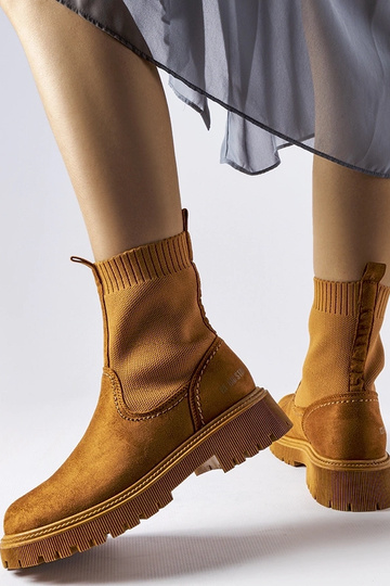 Pruunid kunstnahast saapad...