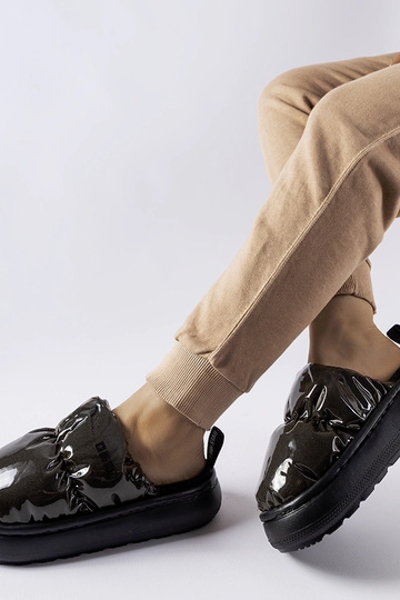 Mustad isoleeritud sussid... 2