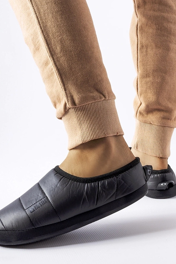 Mustad isoleeritud sussid... 2