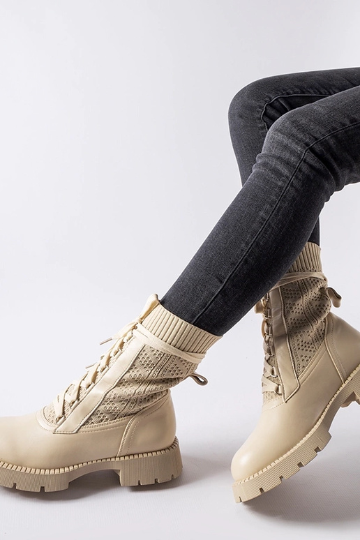 Beežid ažuursed sokisaapad Portico