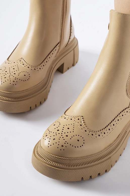 Tumebeežid poolsaapad õmblusega Castella