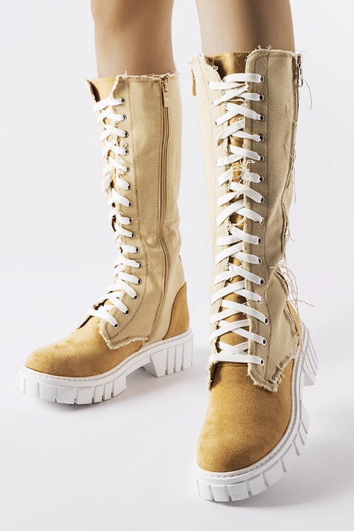 Liivavärvi kangast talveliikujad...