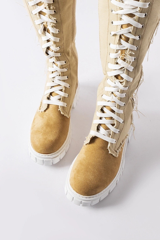 Liivavärvi kangast talveliikujad...