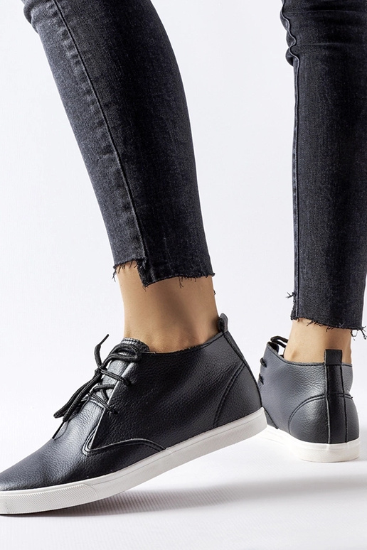 Mustad Cavarzere poolsaapad