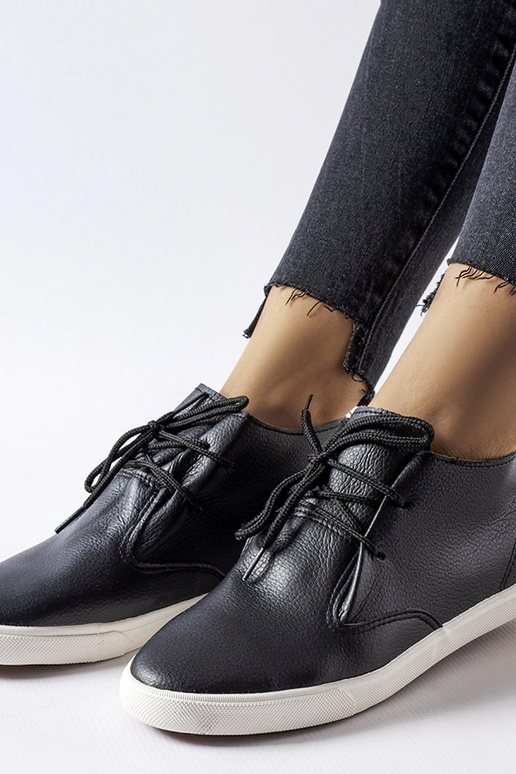 Mustad Cavarzere poolsaapad