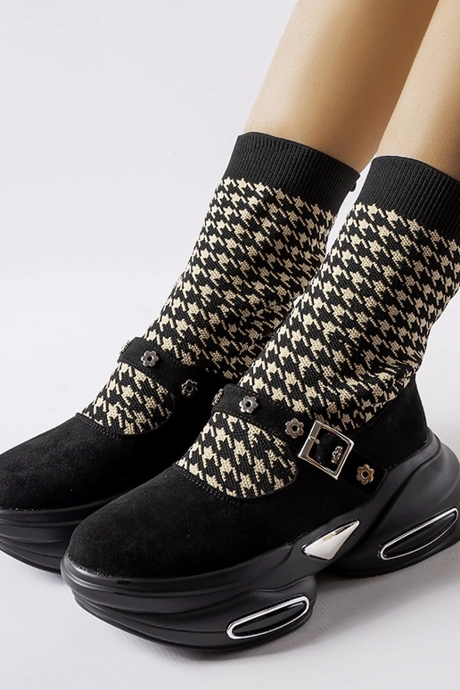 Ivani mustad hagijahambulised poolsaapad