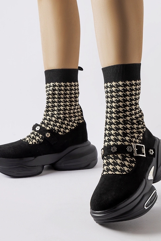 Ivani mustad hagijahambulised poolsaapad